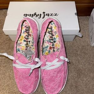 Gypsy Jazz Shimmery canvas slip on sneaker